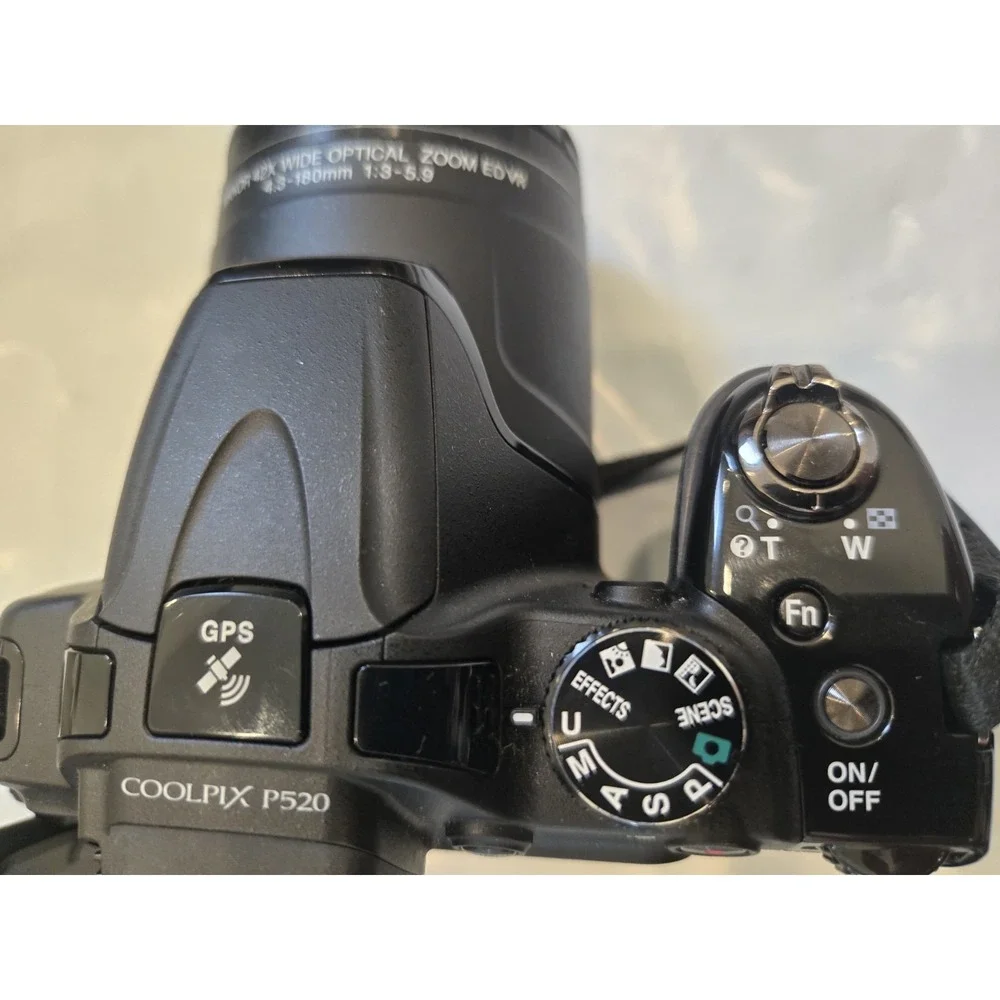 NIKON Coolpix P520 Digital Camera Black for PARTS/REPAIR - Black